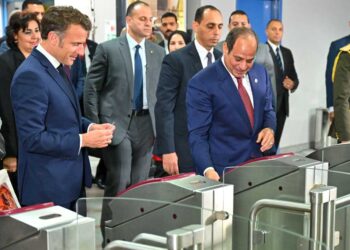 المترو: الرئيسان السيسي وماكرون استخدما بطاقتين فريدتين تحملا اسميهما