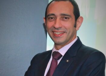 محمد سعد: زيارة ماكرون إلى مصر محطة محورية تؤكد عمق الشراكة الاستراتيجية بين البلدين