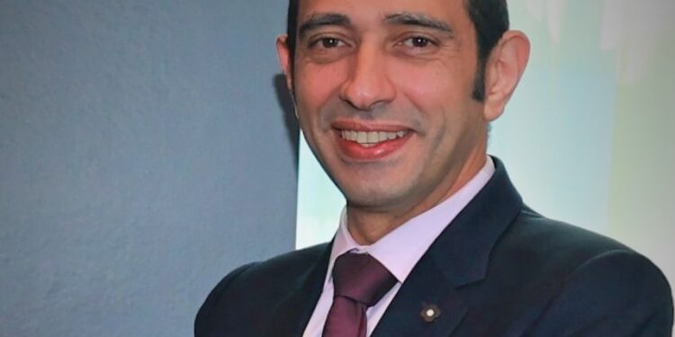 محمد سعد: زيارة ماكرون إلى مصر محطة محورية تؤكد عمق الشراكة الاستراتيجية بين البلدين