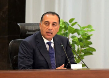 رئيس الوزراء يتابع إجراءات تيسير الحصول على التراخيص المختلفة