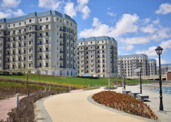 رئيس الوزراء يسأل عن موقف تسليم الوحدات بالعلمين الجديدة ووزير الإسكان يجيب