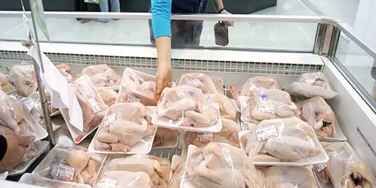 وزير التموين: استمرار ضخ الدواجن المجمدة بالمجمعات الاستهلاكية بـ 125 جنيه للكيلو