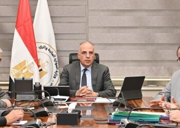 وزير الري يتابع حالة المنظومة المائية وتطهيرات الترع والاستعداد لفترة أقصى الإحتياجات المائية