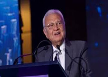 CAISEC’25 يكرم المهندس عاطف حلمي وزير الاتصالات وتكنولوجيا المعلومات الأسبق خلال فعالياته