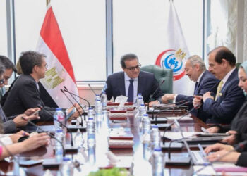 وزير الصحة يبحث مع وفد البنك الدولي تعزيز التعاون في ملف التنمية البشرية