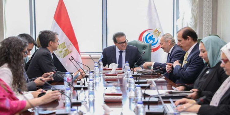 وزير الصحة يبحث مع وفد البنك الدولي تعزيز التعاون في ملف التنمية البشرية