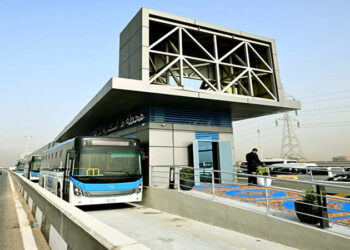 رئيس الوزراء يتفقد التشغيل التجريبي للمرحلة الأولى من مشروع الأتوبيس الترددي