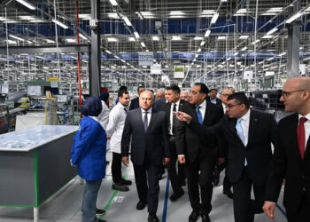 مدبولي يتفقد مصنع “سوميتومو” العالمية لإنتاج الضفائر الكهربائية للسيارات بالعاشر