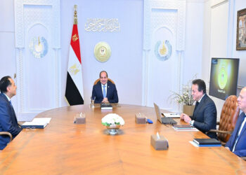 عاجل.. الرئيس السيسي يجتمع مع وزير الصحة والسكان