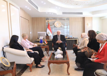 وزير التعليم العالي يبحث مع سفيرة الاتحاد الأوروبي تعزيز الشراكة المصرية الأوروبية
