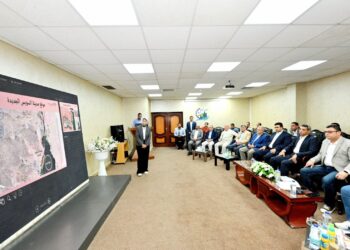 وزير الإسكان يعقد اجتماعًا بمقر جهاز مدينة السويس الجديدة لمتابعة المشروعات التنموية بالمدينة