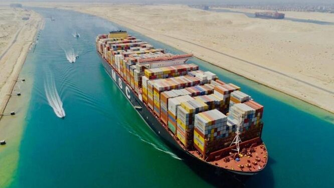 قناة السويس تبدأ منح تخفيضات 15% على عبور السفن العملاقة لمدة 90 يومًا