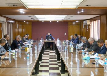 وزير قطاع الأعمال العام يتابع الموقف التنفيذي لمشروعات قطاع الصناعات المعدنية ومؤشرات الأداء