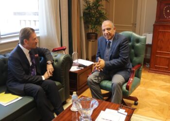 وزير الكهرباء يستقبل سفير سويسرا بالقاهرة لبحث سبل دعم وتعزيز التعاون والشراكة
