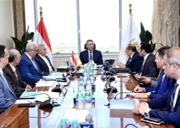 نائب وزير التموين يجتمع مع الشركة المصرية للحوم والدواجن لمتابعة استعدادات عيد الأضحى