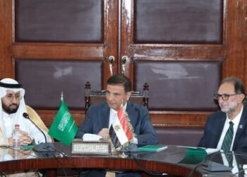 وزير الزراعة يعقد اجتماعًا موسعًا مع الرئيس التنفيذي لهيئة الغذاء والدواء السعودية