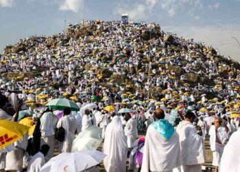 البحوث الفلكية تعلن موعد وقفة عرفات وعيد الأضحى المبارك 2025