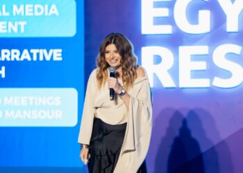 لمياء كامل تفوز بجائزة “مصريات مؤثرات” تكريماً لدورها الرائد في مجال الاتصالات والتأثير الإيجابي