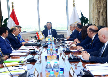 وزير التموين يعقد اجتماعًا مع الشركة “القابضة للصناعات الغذائية” لمتابعة الموقف التنفيذي للمخزون الاستراتيجي من السلع