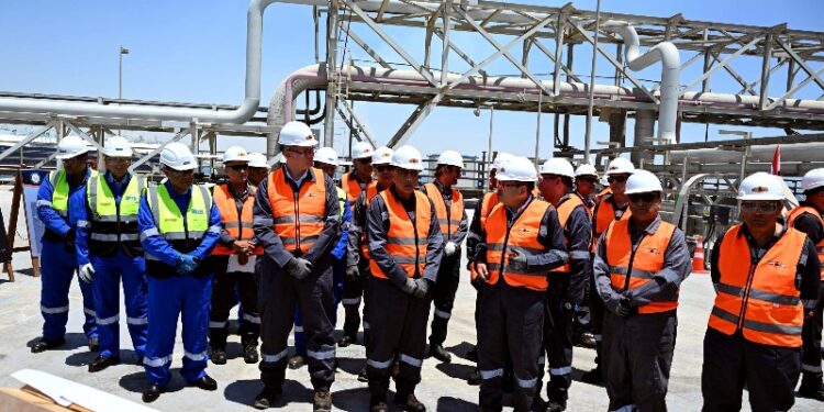 رئيس الوزراء يتفقد جاهزية ميناء سوميد لاستقبال ورسو سفينة التغييز الثانية “إنرجوس إسكيمو”