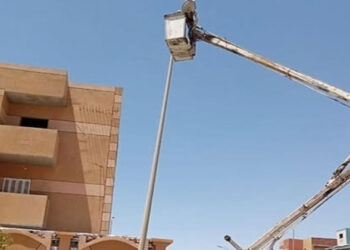 الإسكان: مواصلة استبدال كشافات الإنارة الصوديوم بليد وإزالة وصلات المياه الخلسة بالمدن الجديدة