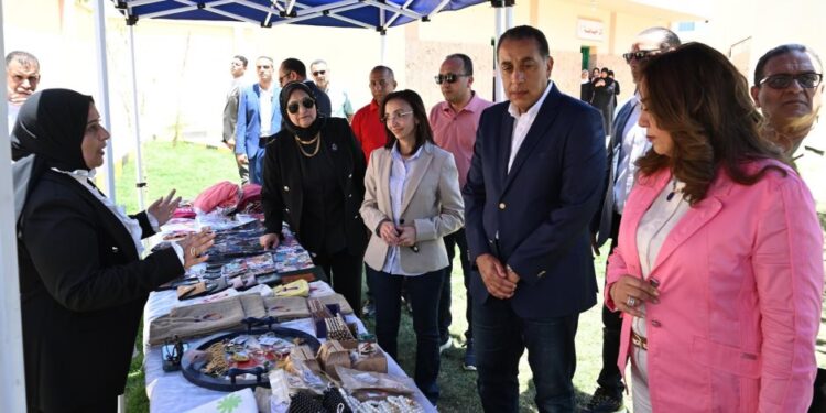رئيس الوزراء يتفقد مشروع “كتابك” الثقافي بقرية زاوية صقر بمحافظة البحيرة