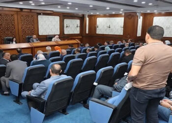 وزير الصناعة والنقل يبحث مع محافظ ومستثمري البحيرة تحديات المناطق الصناعية بالمحافظة وسبل حلها