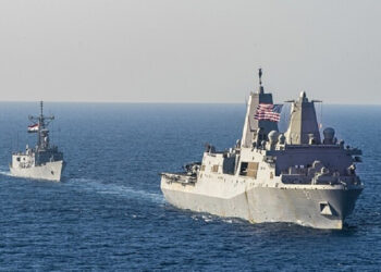 الحوثيون: مستعدون لاستهداف السفن والبوارج الأمريكية في البحر الأحمر