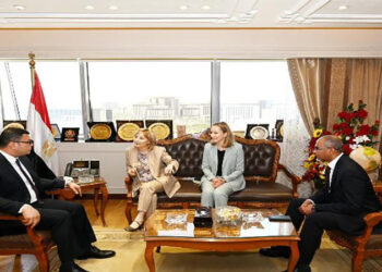 وزير الإسكان يستقبل نائبة رئيس بنك الاستثمار الأوروبي لمتابعة مجالات التعاون المشترك