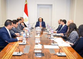 وزير الخارجية يعقد اجتماعًا مع قيادات وأعضاء مكتب نائب الوزير لمتابعة ملفات التعاون الخارجي