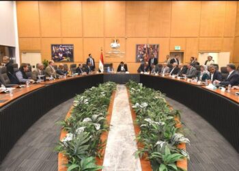 وزير الإسكان يعقد اجتماعه الدوري مع عدد من أعضاء مجلسي “النواب والشيوخ”