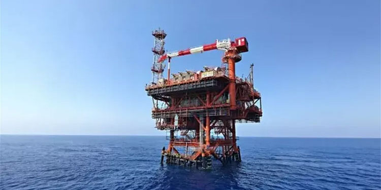 البترول: نجاح أعمال الحفر ببئر “ظهر 6” وإضافة 60 مليون قدم مكعب يوميًا إلى الإنتاج