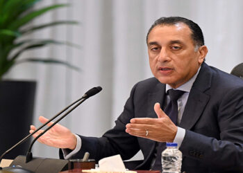 رئيس الوزراء يُتابع جهود اللجنة الطبية العليا والاستغاثات بمجلس الوزراء خلال مايو