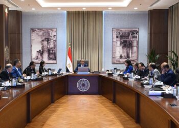 مدبولي يتابع مع محافظ البحيرة مشروعي تطوير “ميناء الصيد” برشيد و”نبع الحمراء” بوادي النطرون