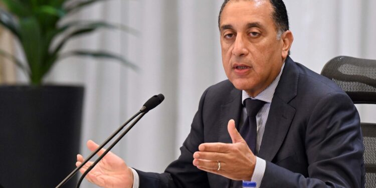 رئيس الوزراء يتابع موقف تنفيذ المشروعات والفرص الاستثمارية بمحافظة دمياط