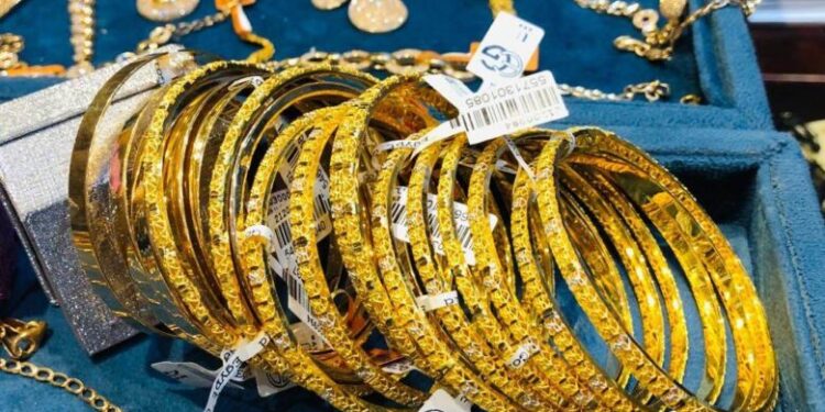 سعر الذهب اليوم الجمعة 27 وعيار 21 الآن؟