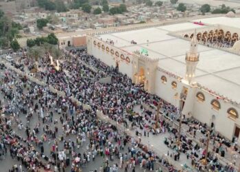 الآلاف يؤدون صلاة عيد الأضحى المبارك في مسجد عمرو بن العاص