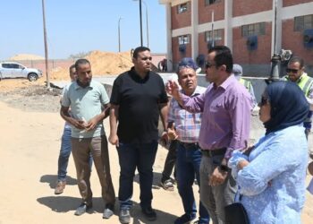 وزير الإسكان يتابع تطوير منظومة الصرف الصناعي ورفع كفاءة المناطق الصناعية بالعاشر من رمضان