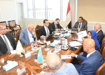 وزير الإسكان يعقد اجتماعًا لمتابعة آخر مستجدات إنشاء وحدتي “تنظيم السوق العقارية” و”تصدير العقار المصري”
