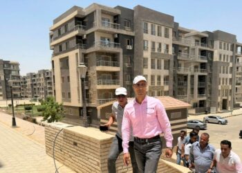 رئيس جهاز مدينة القاهرة الجديدة يتفقد مشروعات الإسكان وتطوير الطرق