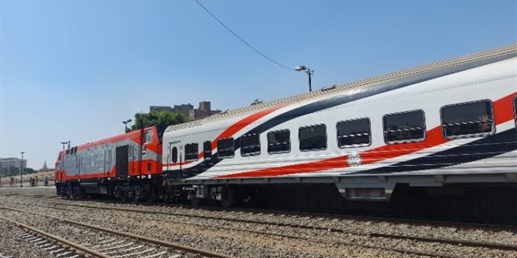 السكة الحديد تعتذر للسادة الركاب عن تأخر قيام القطار رقم 923 المتجه من القاهرة إلى الإسكندرية