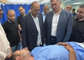 وزيرا البترول والعمل يطمئنان على الناجين من حادث بارج خليج السويس