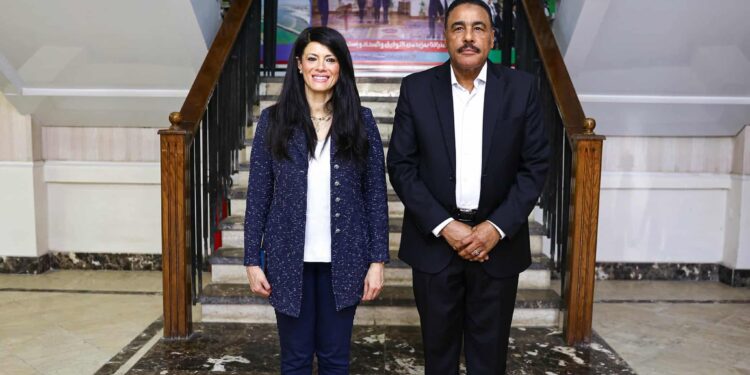 وزيرة التخطيط تناقش مع محافظ مطروح الموقف التنفيذي لمشروعات الخطة الاستثمارية بالمحافظة