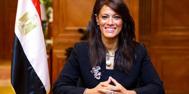 وزيرة التخطيط تتلقى تقريرًا حول الموقف التنفيذي لمشروعات مركز البنية المعلوماتية لمنظومة التخطيط المصرية