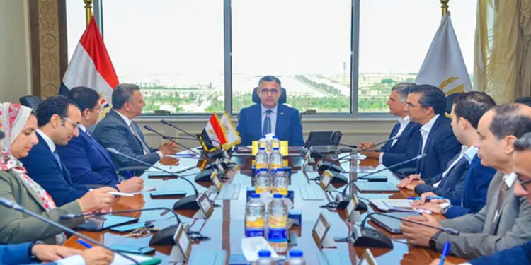 وزير التموين يجتمع مع مجموعة حسن علام القابضة لمتابعة الموقف التنفيذي لمشروع المستودع الاستراتيجي بالأقصر