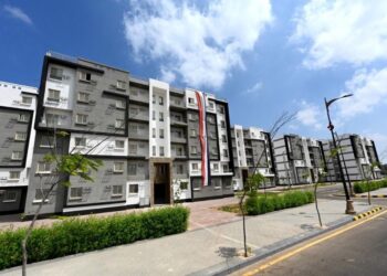 وزير الإسكان يتابع موقف مشروعات المرحلة الثانية من مدينة المنصورة الجديدة