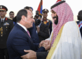 ولي العهد السعودي محمد بن سلمان يستقبل الرئيس السيسي في مطار نيوم