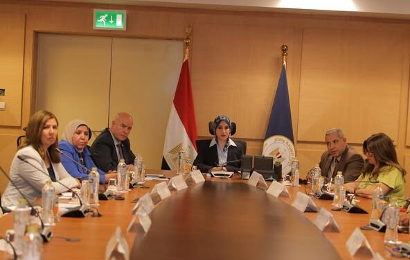 نائب وزير السياحة والآثار تلتقي مع لجنة الثقافة والسياحة والآثار والإعلام بنموذج مُحاكاة مجلس الشيوخ