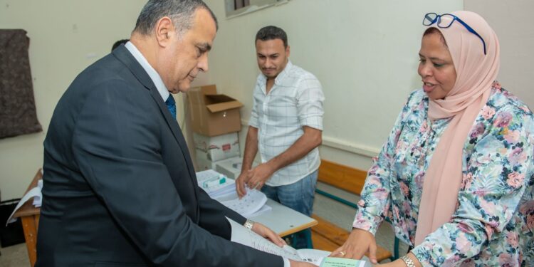 وزير الدولة للإنتاج الحربي يُدلي بصوته في انتخابات مجلس الشيوخ