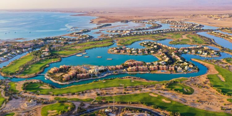 الجونة تحتفل بالذكرى 35 لتأسيسها وسط إقبال متزايد من المستثمرين وأصحاب المنازل